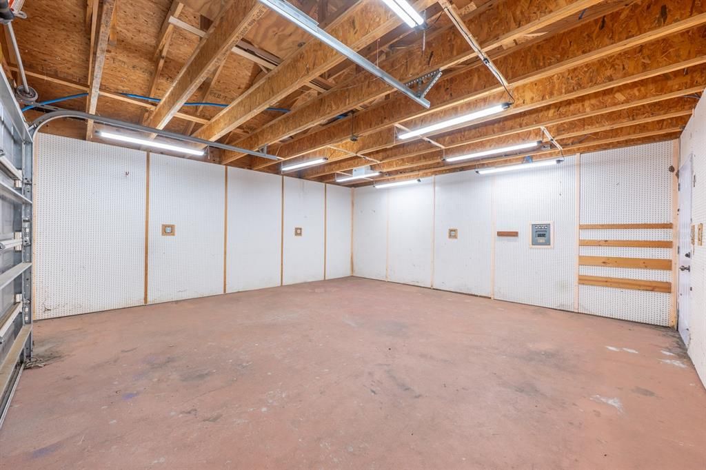 Под контрактом: $355,000 (3 спален, 2 ванн, 1260 Квадратных фут)