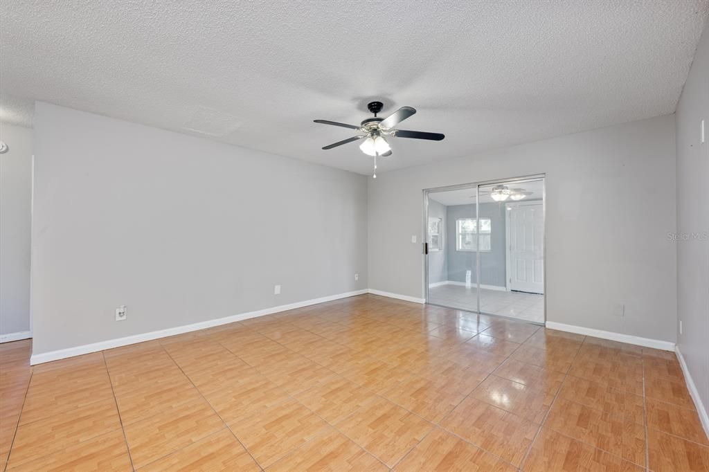 Под контрактом: $355,000 (3 спален, 2 ванн, 1260 Квадратных фут)