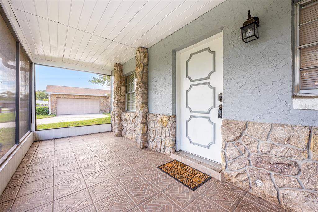 Под контрактом: $355,000 (3 спален, 2 ванн, 1260 Квадратных фут)