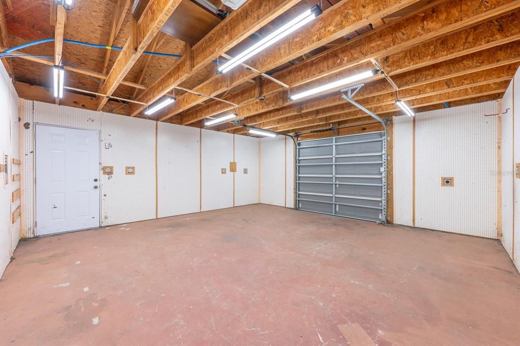 Под контрактом: $355,000 (3 спален, 2 ванн, 1260 Квадратных фут)