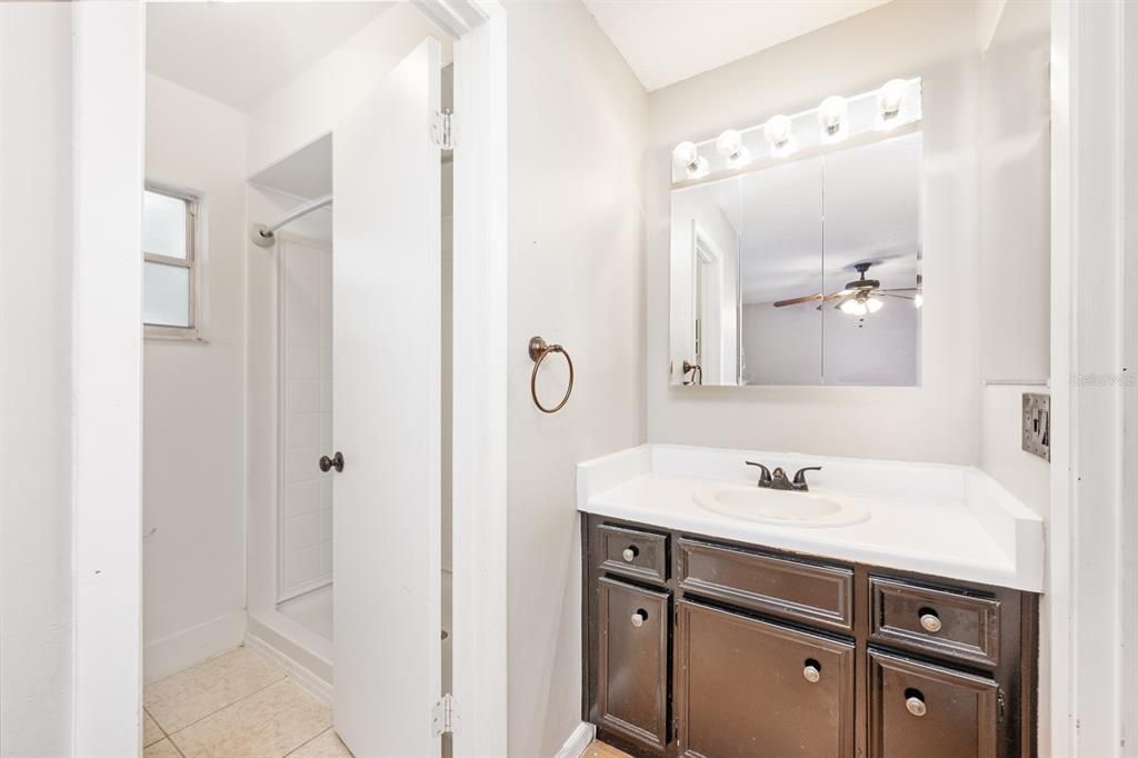 Под контрактом: $355,000 (3 спален, 2 ванн, 1260 Квадратных фут)