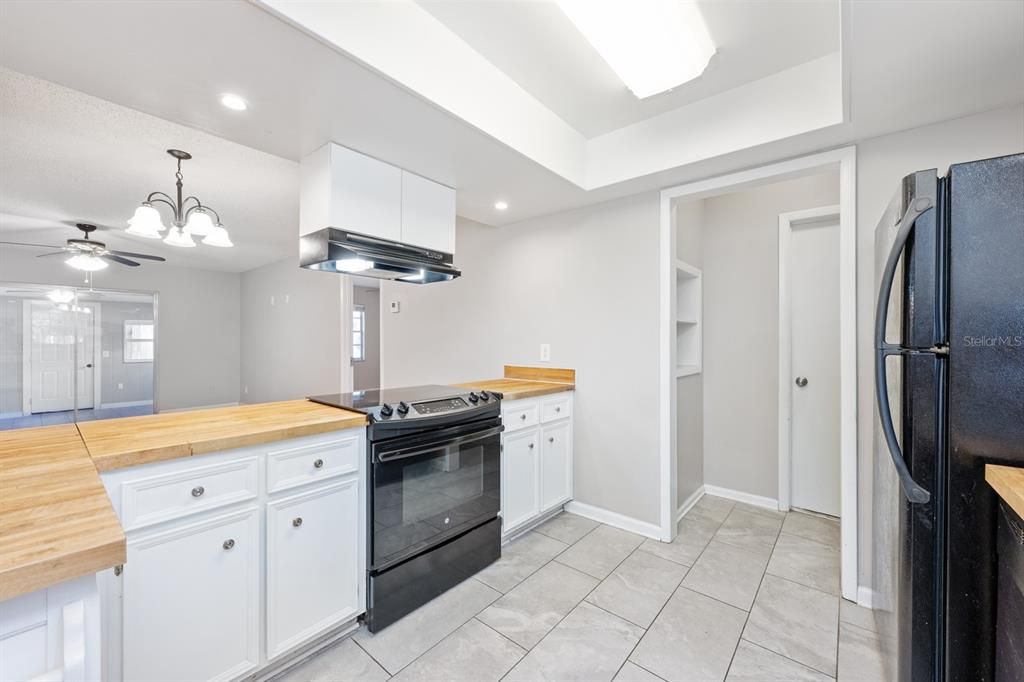 Под контрактом: $355,000 (3 спален, 2 ванн, 1260 Квадратных фут)