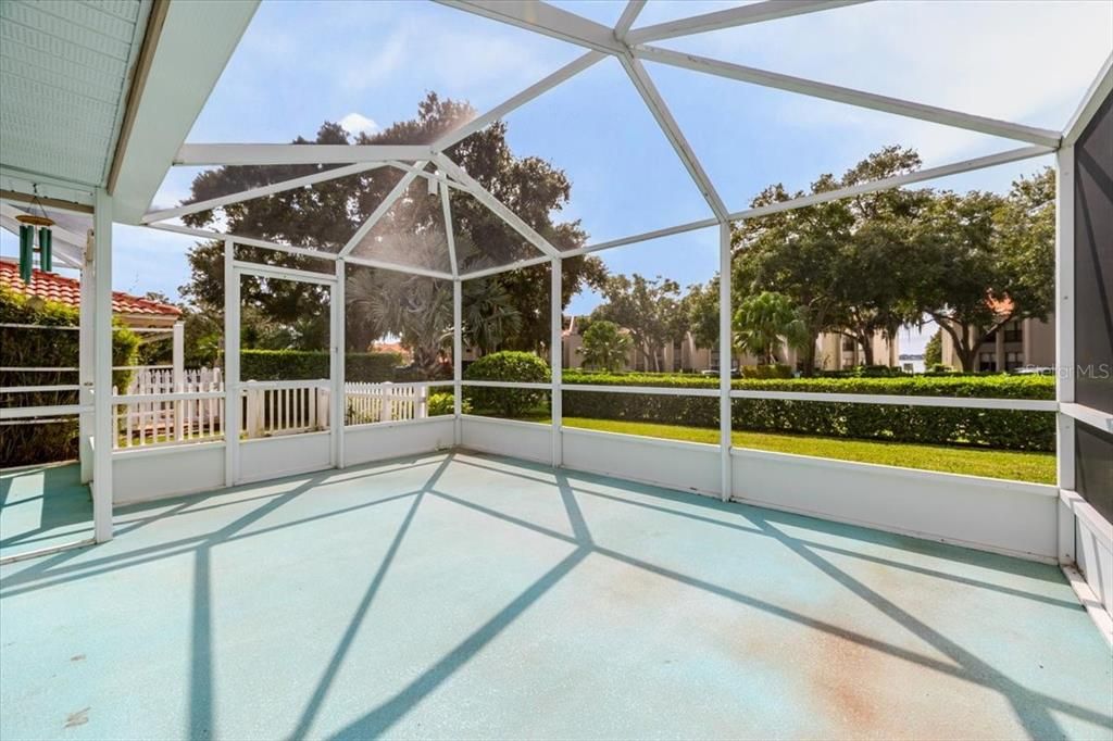 Active With Contract: $250,000 (2 beds, 2 baths, 1395 Square Feet)