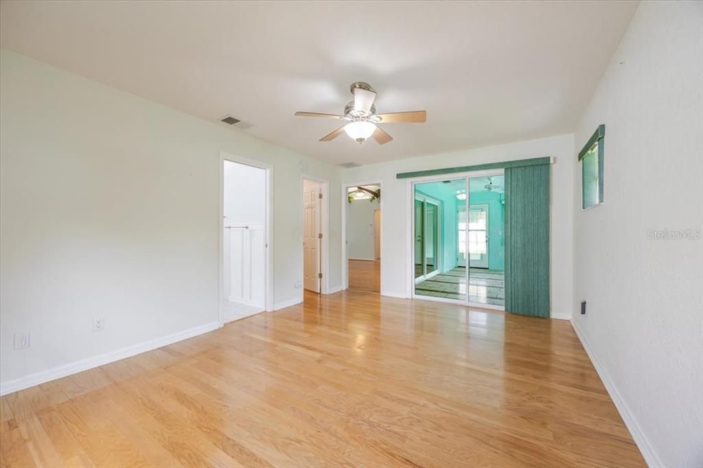 Active With Contract: $250,000 (2 beds, 2 baths, 1395 Square Feet)