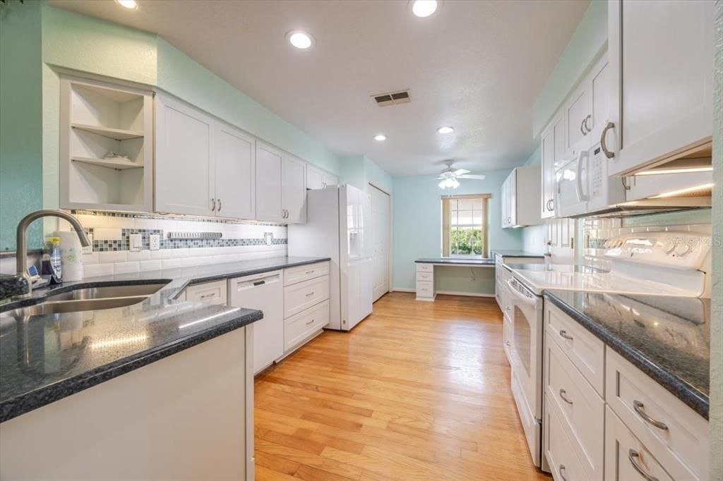 Active With Contract: $250,000 (2 beds, 2 baths, 1395 Square Feet)