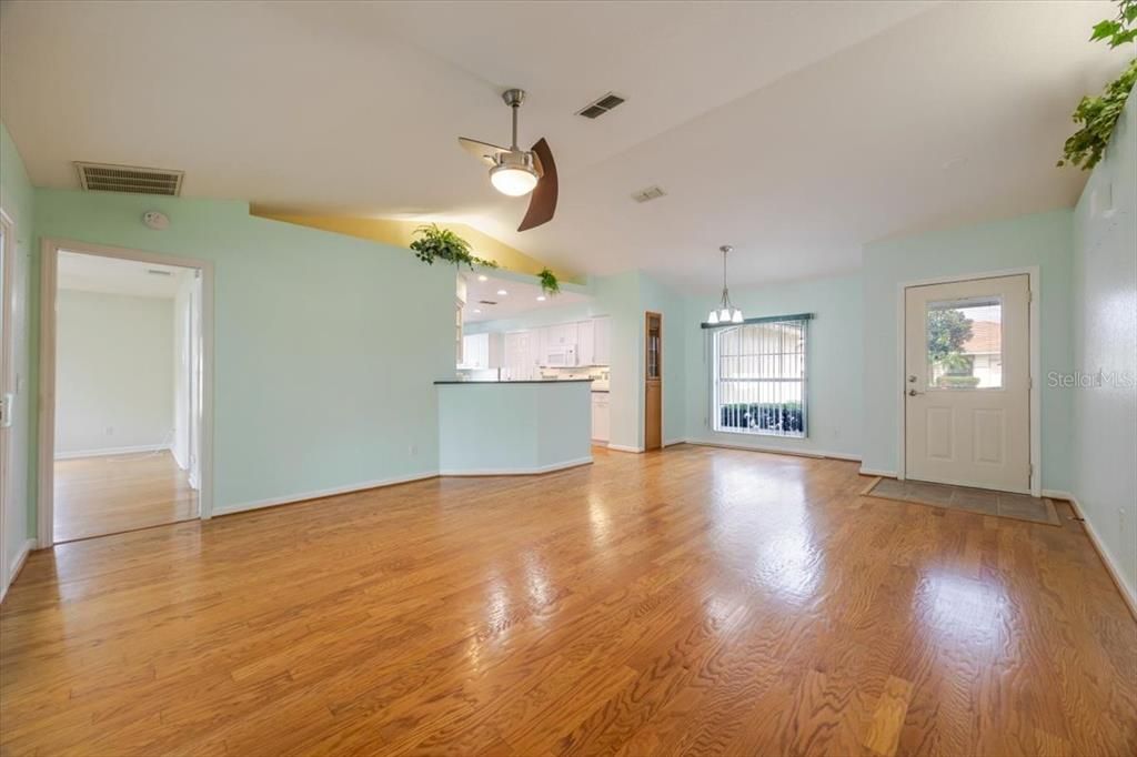 Active With Contract: $250,000 (2 beds, 2 baths, 1395 Square Feet)