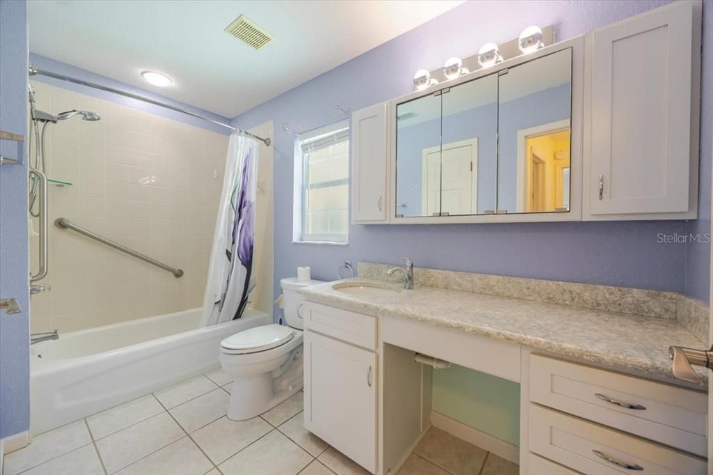 Active With Contract: $250,000 (2 beds, 2 baths, 1395 Square Feet)