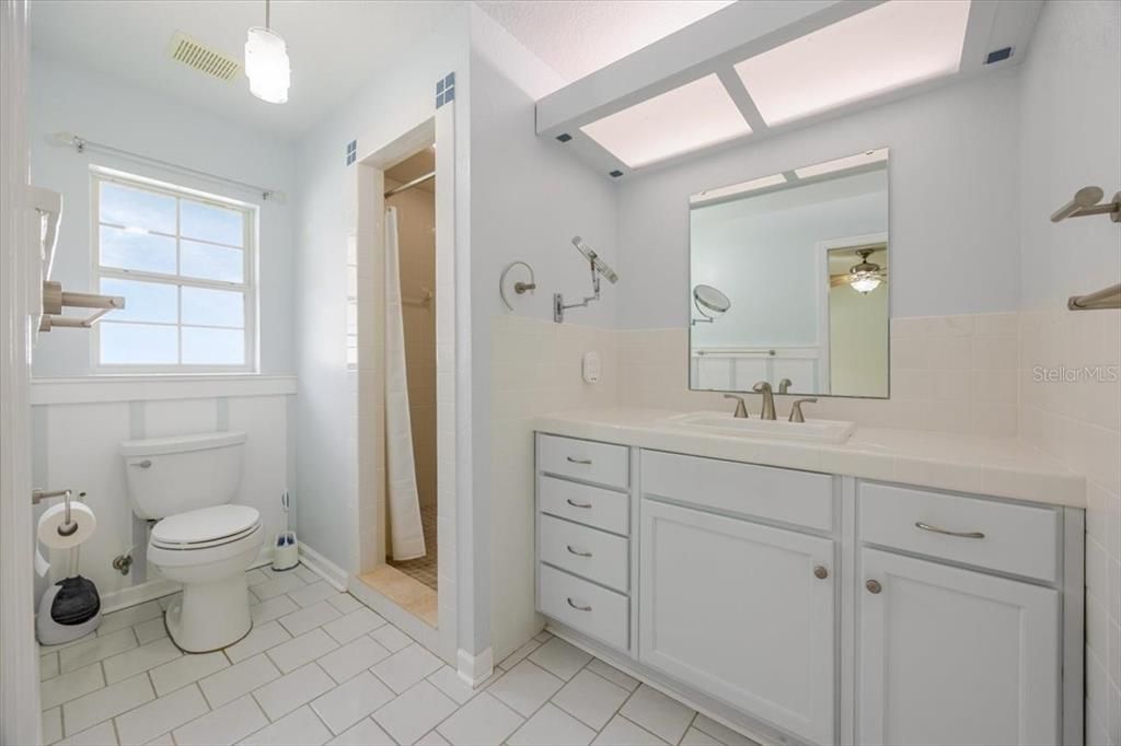 Active With Contract: $250,000 (2 beds, 2 baths, 1395 Square Feet)