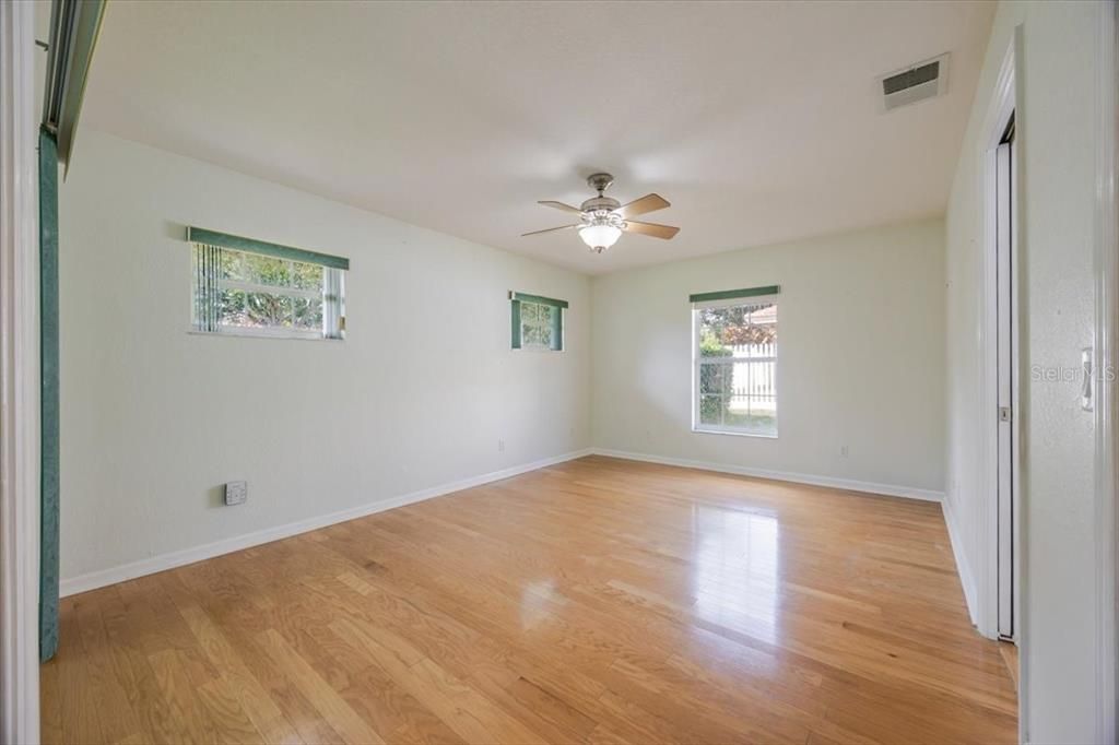 Active With Contract: $250,000 (2 beds, 2 baths, 1395 Square Feet)