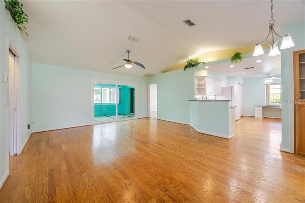 Active With Contract: $250,000 (2 beds, 2 baths, 1395 Square Feet)