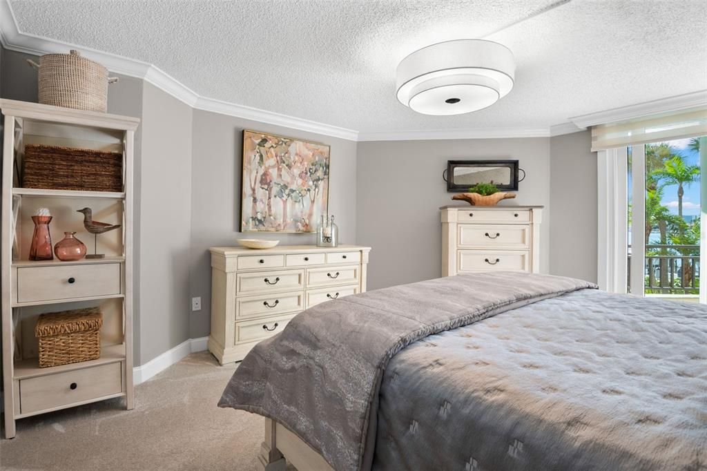 待售: $639,000 (2 贝兹, 2 浴室, 1350 平方英尺)