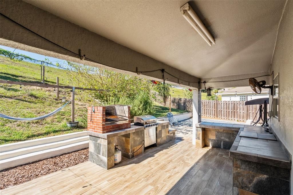 For Sale: $339,000 (3 beds, 2 baths, 1337 Square Feet)