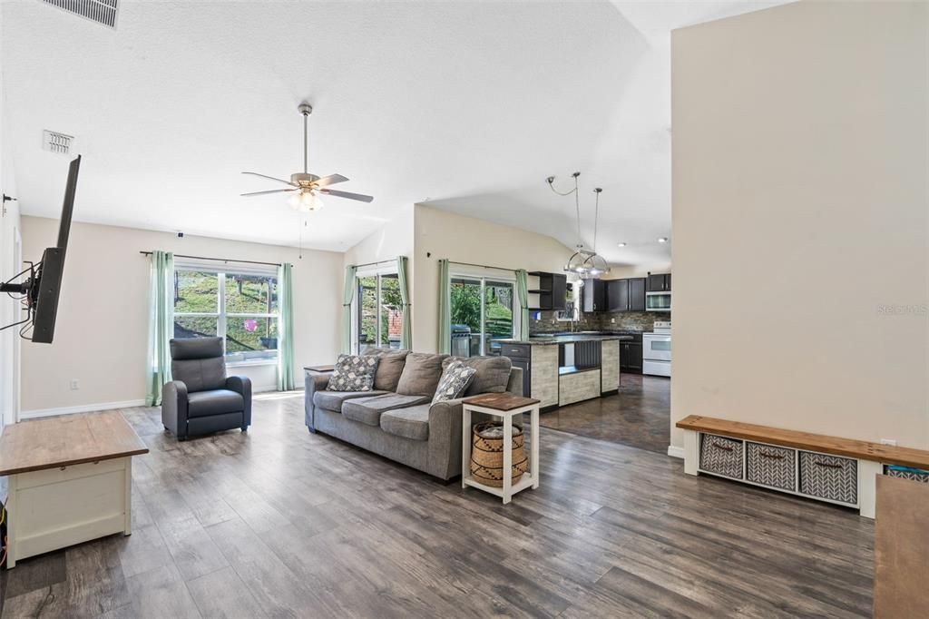 For Sale: $339,000 (3 beds, 2 baths, 1337 Square Feet)