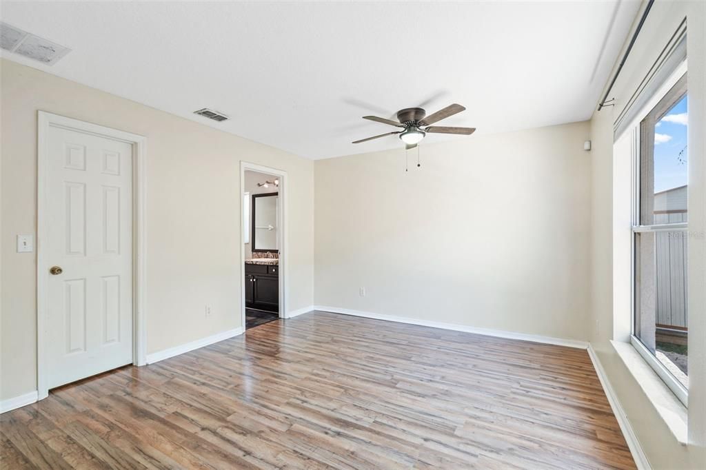 For Sale: $339,000 (3 beds, 2 baths, 1337 Square Feet)