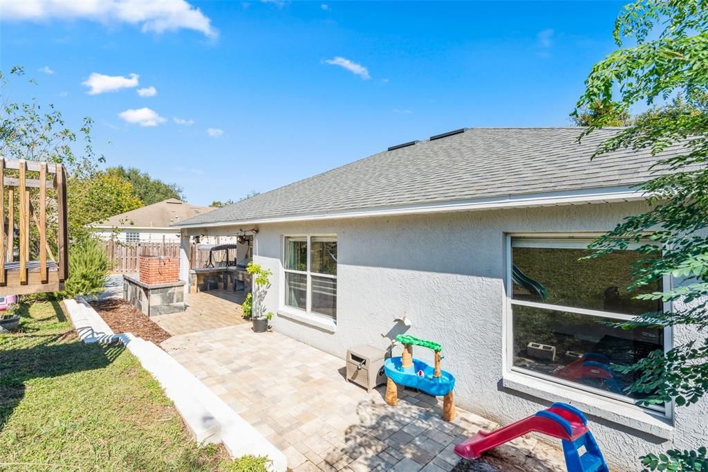 For Sale: $339,000 (3 beds, 2 baths, 1337 Square Feet)