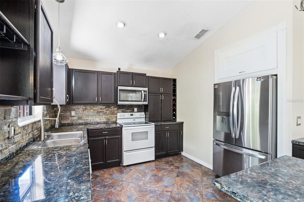 For Sale: $339,000 (3 beds, 2 baths, 1337 Square Feet)