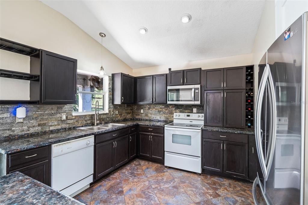 For Sale: $339,000 (3 beds, 2 baths, 1337 Square Feet)