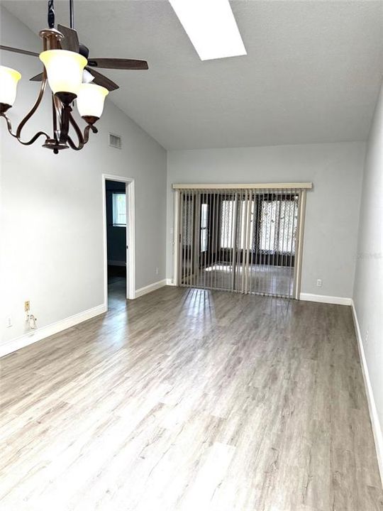 For Sale: $274,900 (2 beds, 2 baths, 1036 Square Feet)
