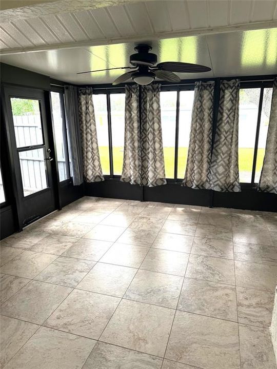 For Sale: $274,900 (2 beds, 2 baths, 1036 Square Feet)