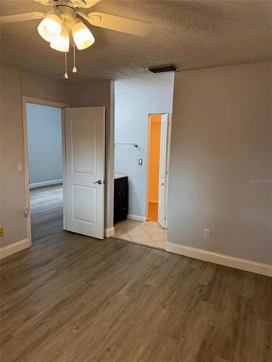 For Sale: $274,900 (2 beds, 2 baths, 1036 Square Feet)
