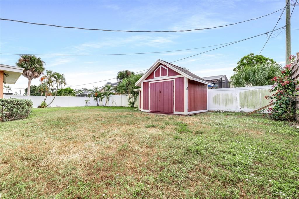 На продажу: $195,000 (2 спален, 1 ванн, 818 Квадратных фут)