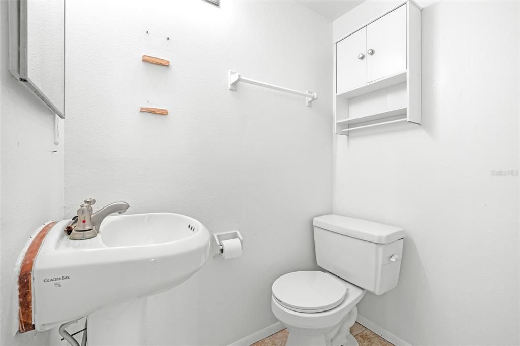 На продажу: $195,000 (2 спален, 1 ванн, 818 Квадратных фут)