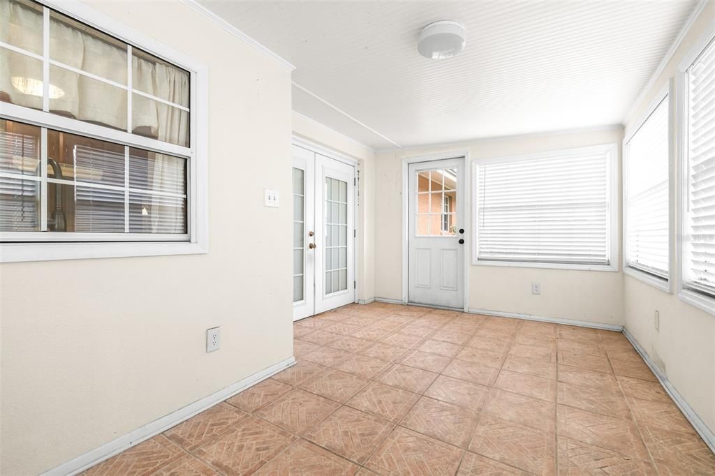 На продажу: $195,000 (2 спален, 1 ванн, 818 Квадратных фут)