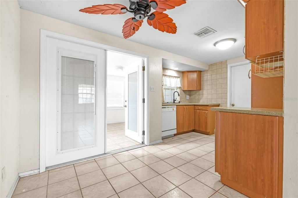 На продажу: $195,000 (2 спален, 1 ванн, 818 Квадратных фут)