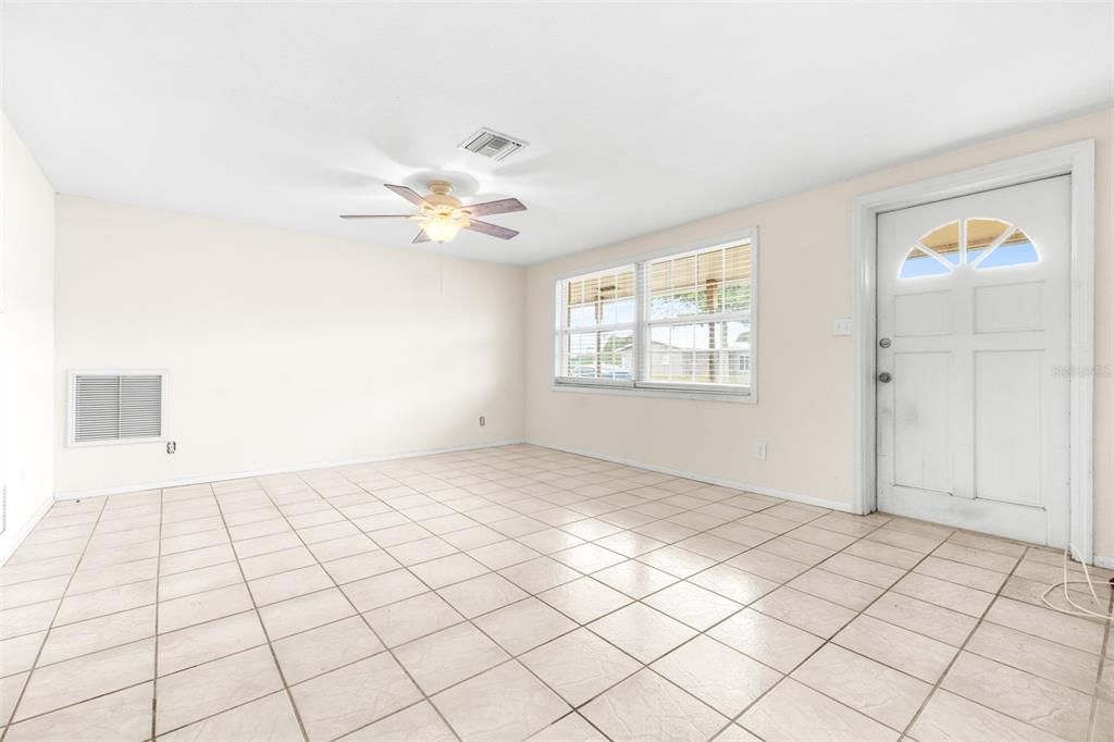 На продажу: $195,000 (2 спален, 1 ванн, 818 Квадратных фут)