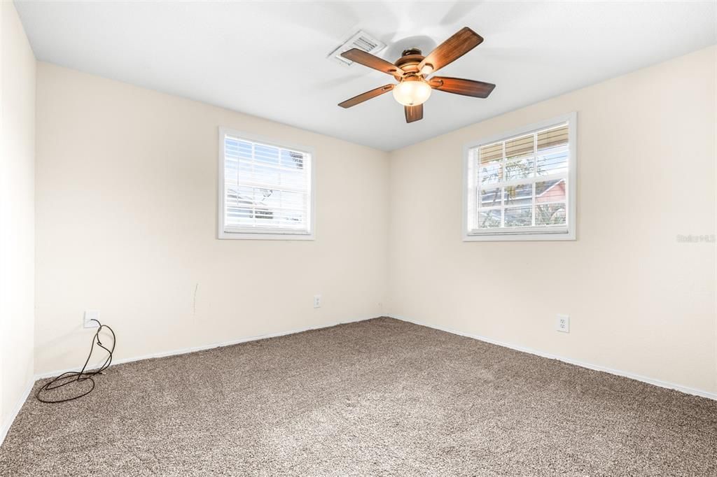 На продажу: $195,000 (2 спален, 1 ванн, 818 Квадратных фут)