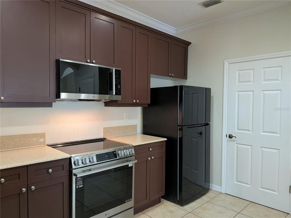 Active With Contract: $2,000 (3 beds, 2 baths, 1442 Square Feet)