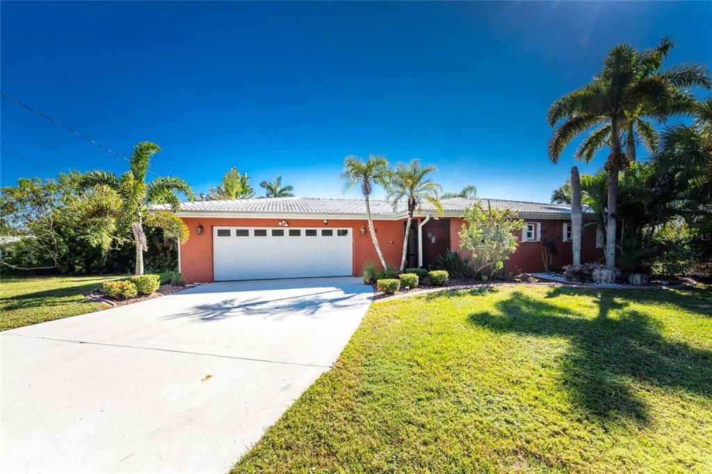 For Sale: $525,000 (2 beds, 2 baths, 1425 Square Feet)