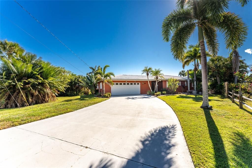 For Sale: $525,000 (2 beds, 2 baths, 1425 Square Feet)