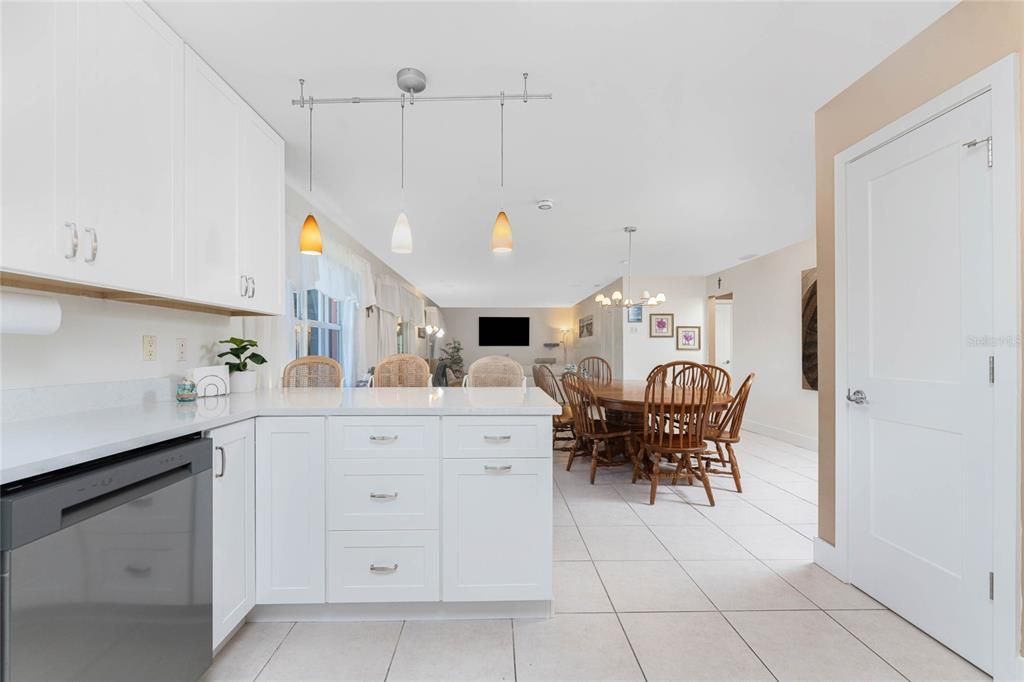 For Sale: $525,000 (2 beds, 2 baths, 1425 Square Feet)