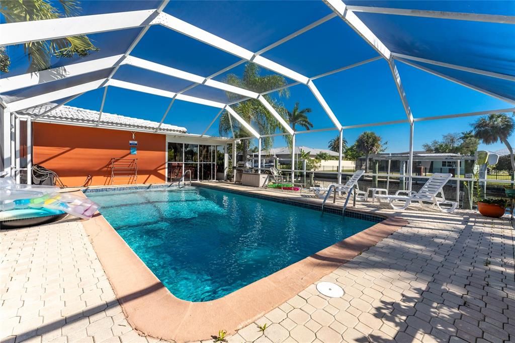 For Sale: $525,000 (2 beds, 2 baths, 1425 Square Feet)