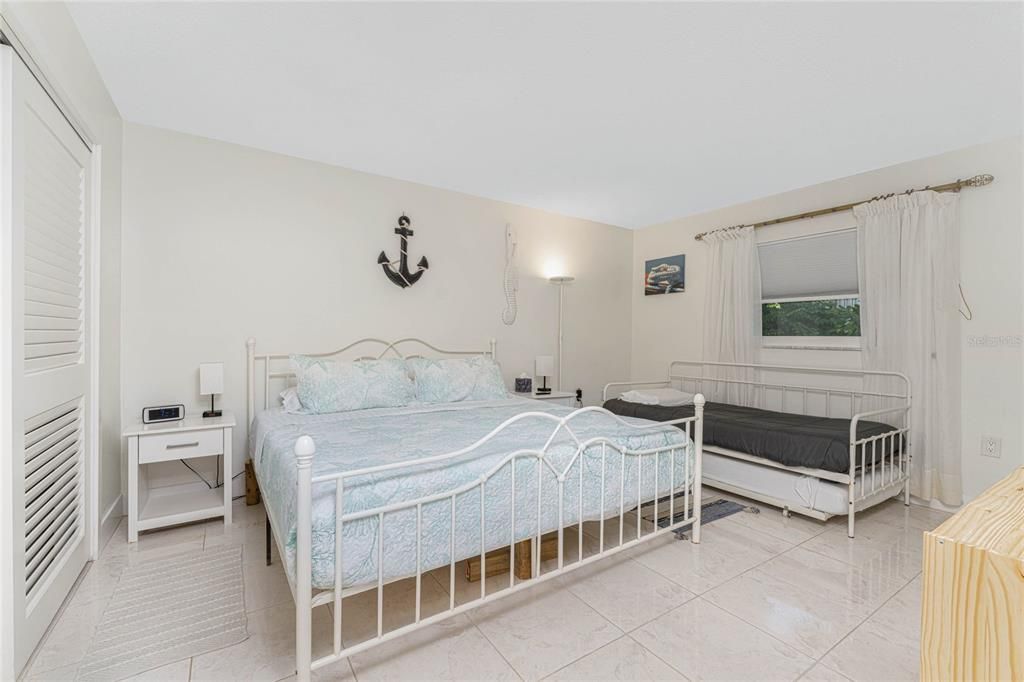 For Sale: $525,000 (2 beds, 2 baths, 1425 Square Feet)