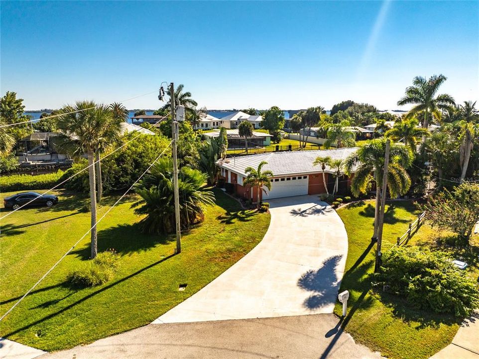 For Sale: $525,000 (2 beds, 2 baths, 1425 Square Feet)