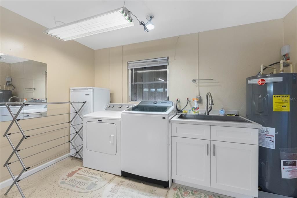 For Sale: $525,000 (2 beds, 2 baths, 1425 Square Feet)