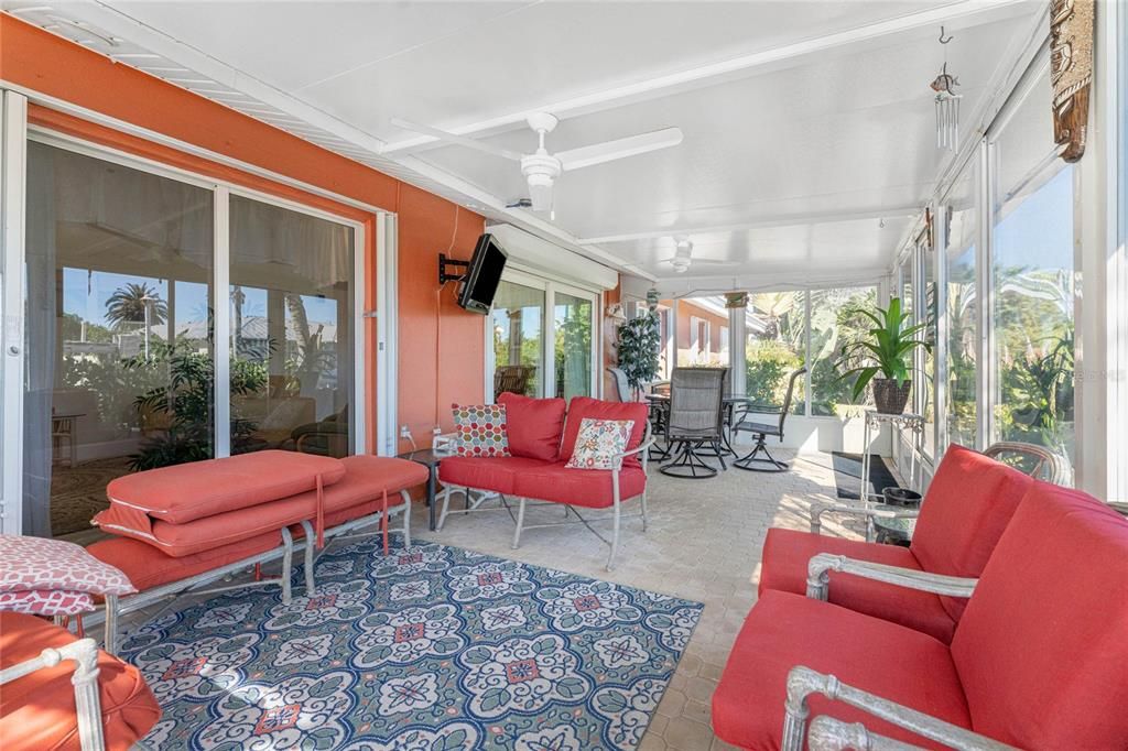 For Sale: $525,000 (2 beds, 2 baths, 1425 Square Feet)