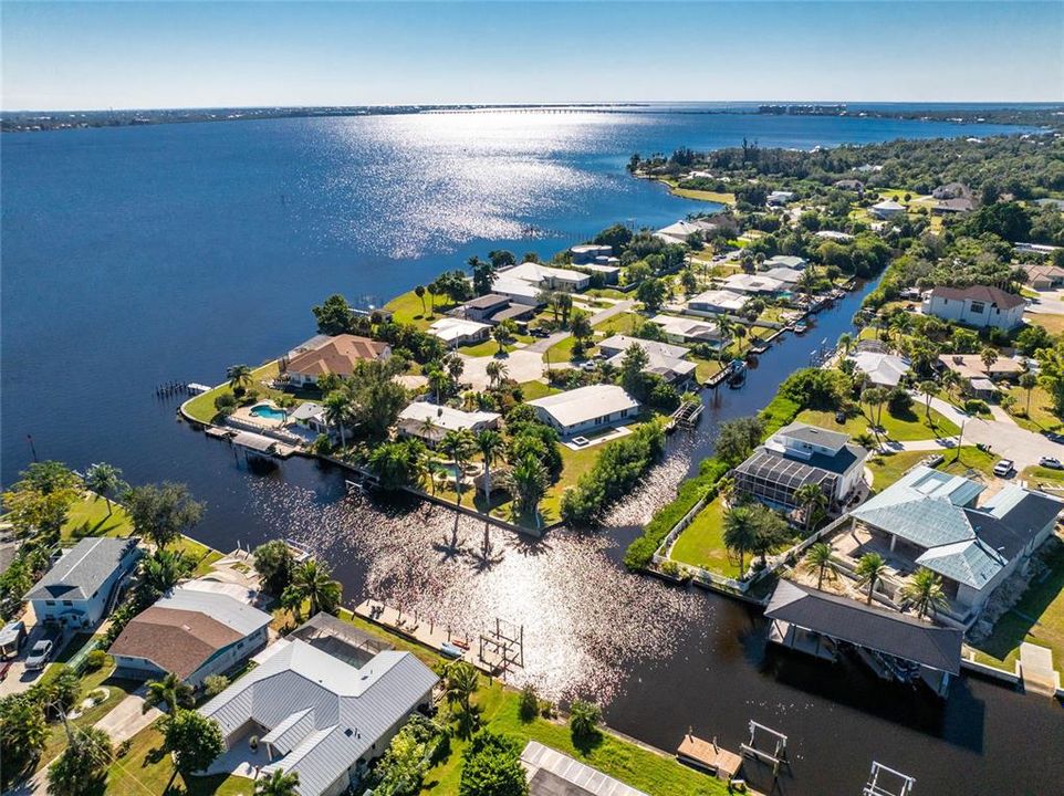 For Sale: $525,000 (2 beds, 2 baths, 1425 Square Feet)