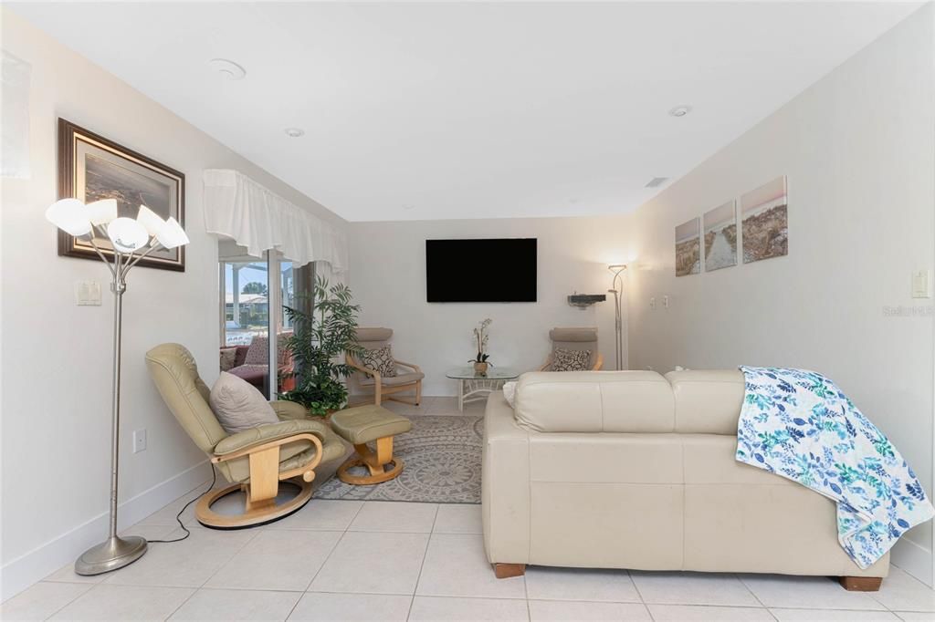 For Sale: $525,000 (2 beds, 2 baths, 1425 Square Feet)