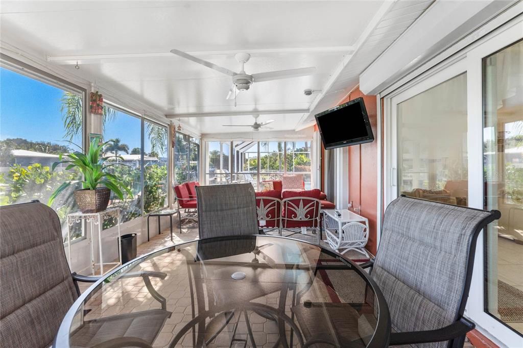 For Sale: $525,000 (2 beds, 2 baths, 1425 Square Feet)