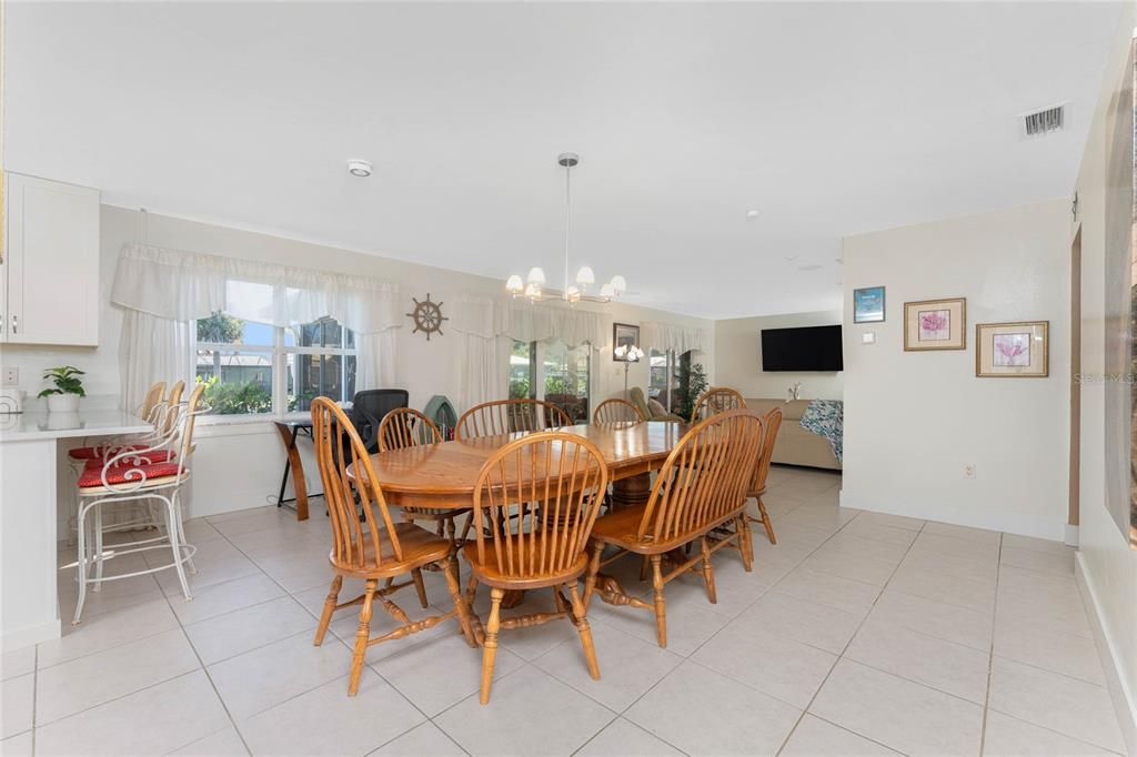 For Sale: $525,000 (2 beds, 2 baths, 1425 Square Feet)