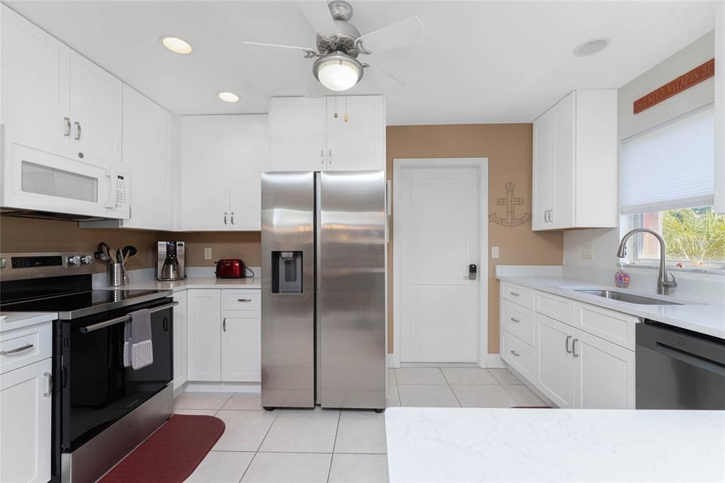For Sale: $525,000 (2 beds, 2 baths, 1425 Square Feet)