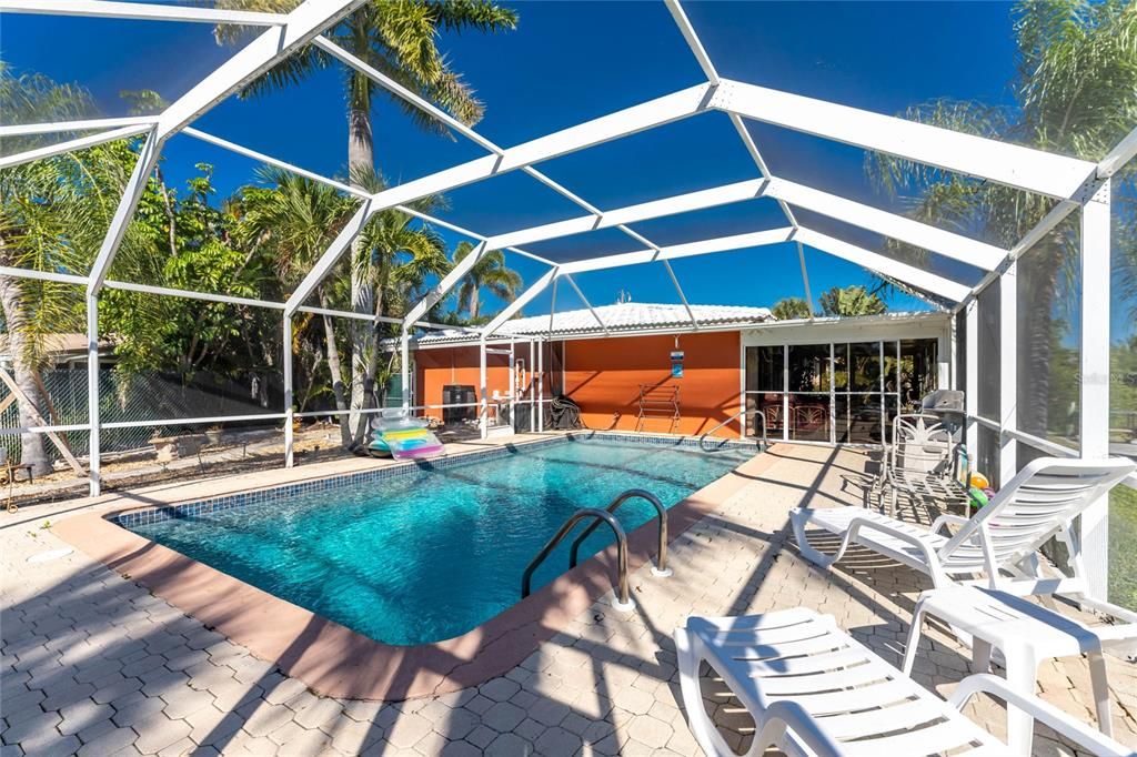 For Sale: $525,000 (2 beds, 2 baths, 1425 Square Feet)