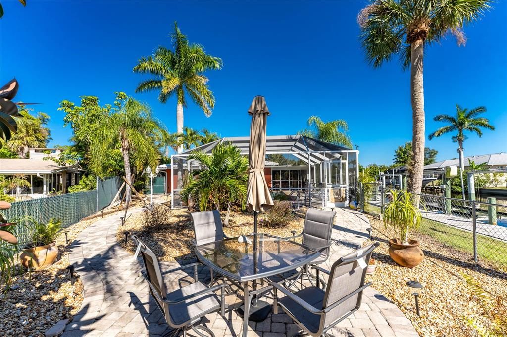 For Sale: $525,000 (2 beds, 2 baths, 1425 Square Feet)