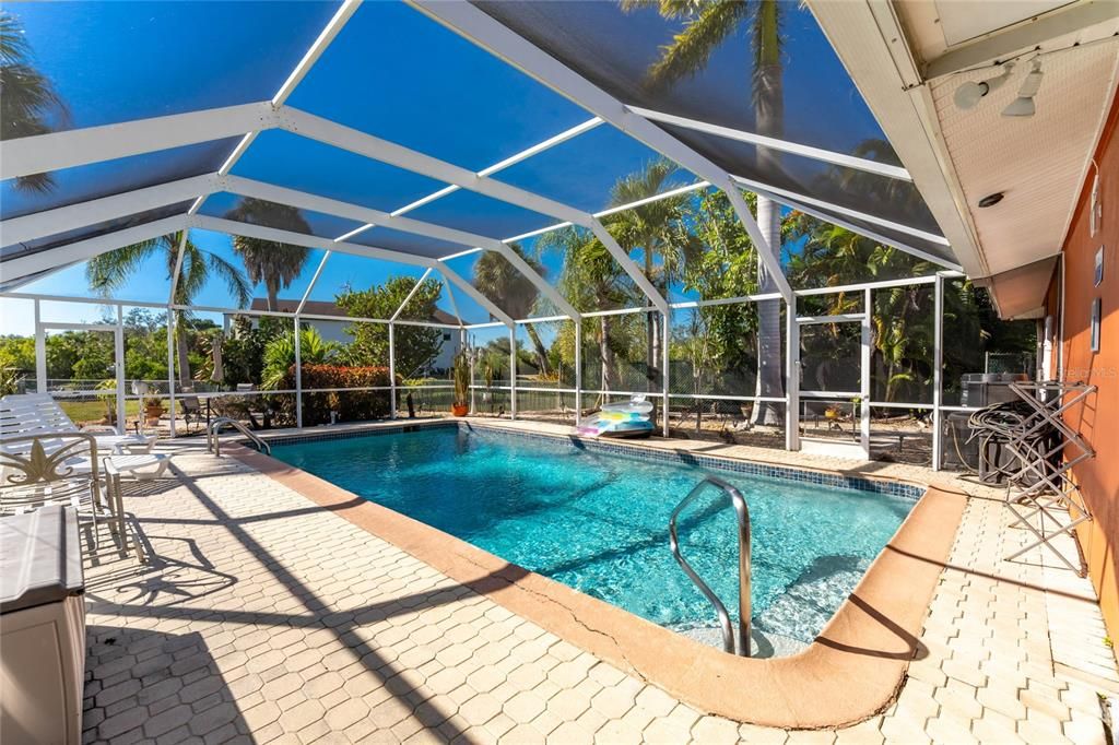 For Sale: $525,000 (2 beds, 2 baths, 1425 Square Feet)