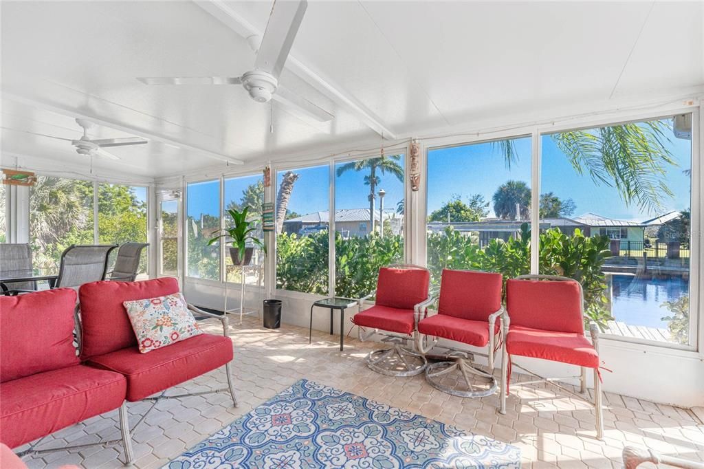 For Sale: $525,000 (2 beds, 2 baths, 1425 Square Feet)