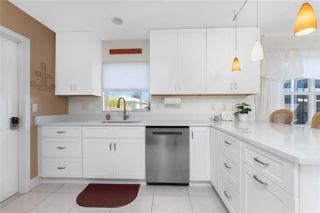 For Sale: $525,000 (2 beds, 2 baths, 1425 Square Feet)