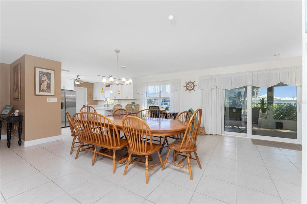 For Sale: $525,000 (2 beds, 2 baths, 1425 Square Feet)